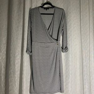 Jones New York v-neck dress